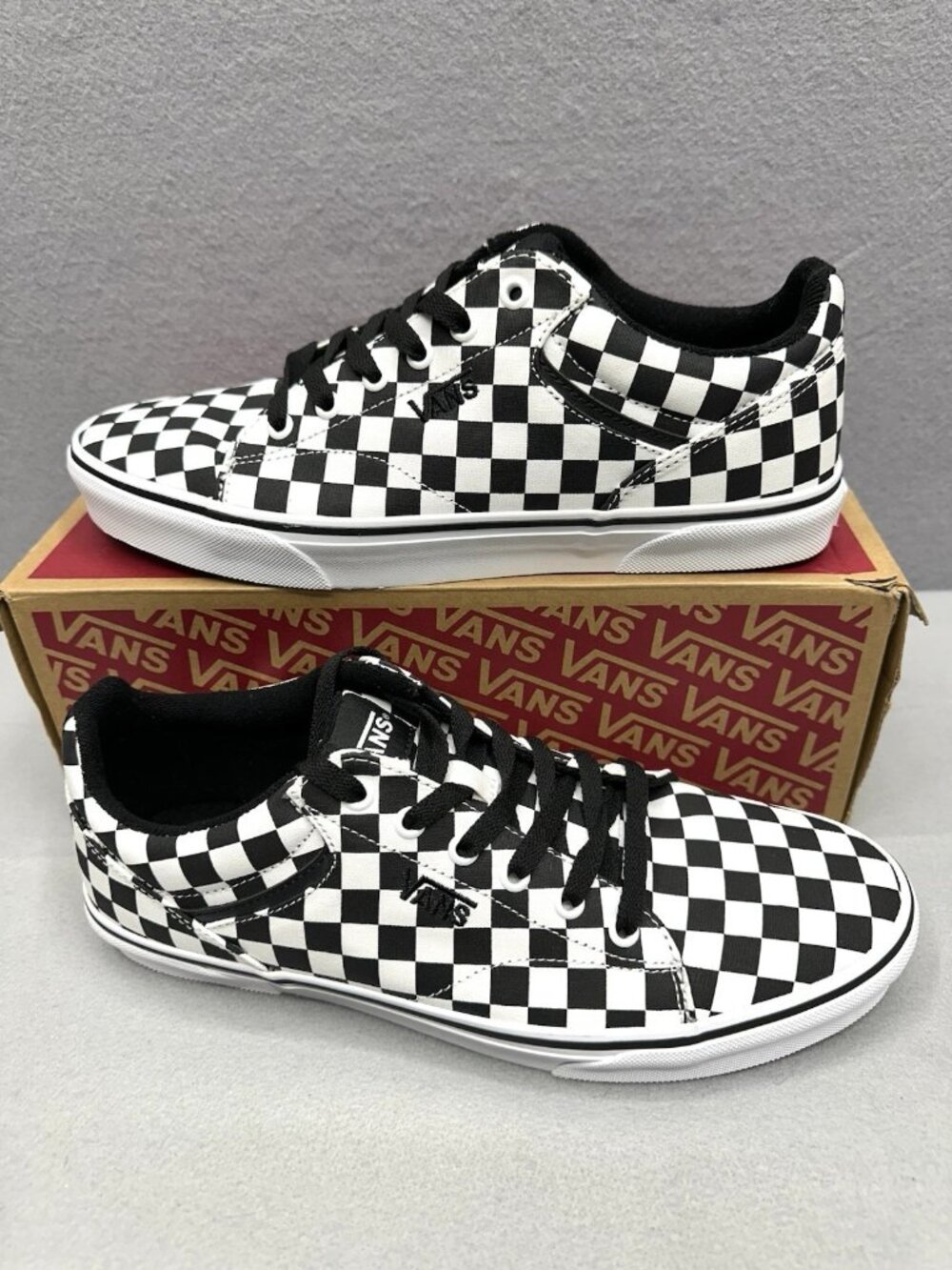 VANS Seldan Skate Shoes Size 11 Men Black White Checkerboard Low Top Retro